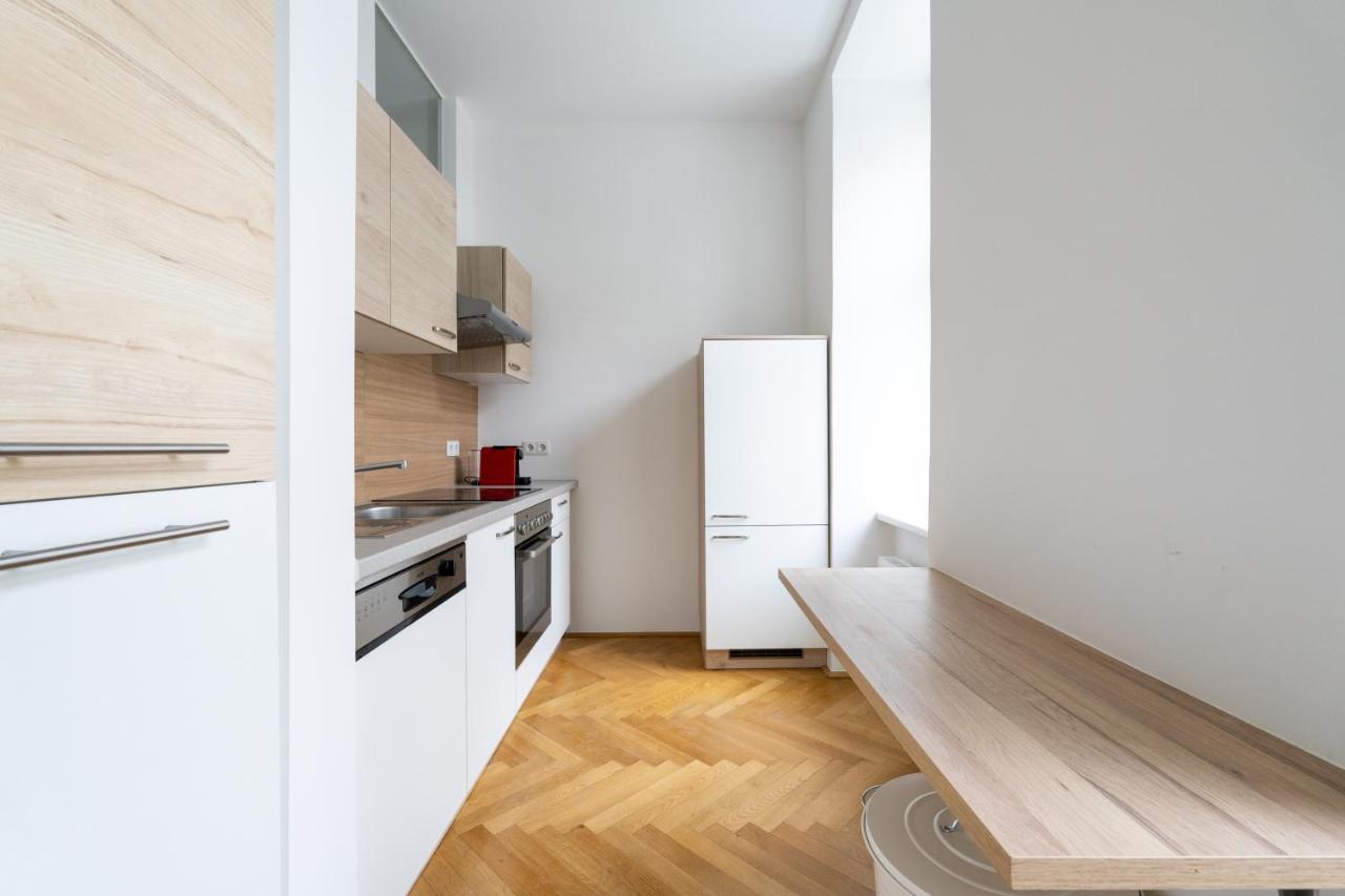 Central Two Bedroom Apartment Wenen Buitenkant foto